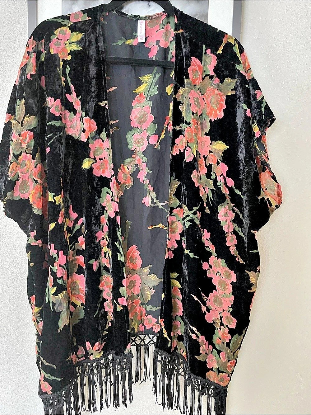 Floral Velvet Kimono in Black & Pink women’s size Medium